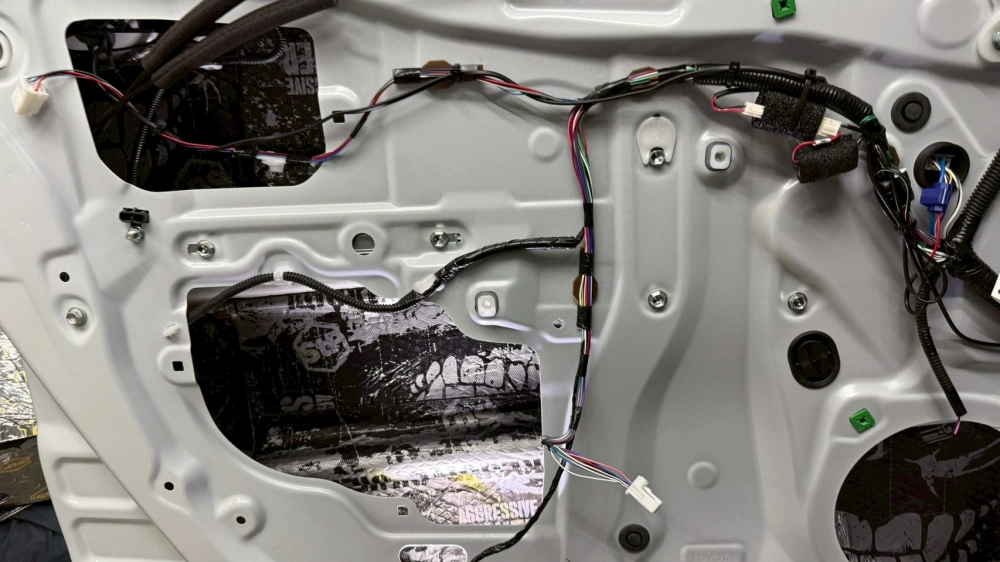 Toyota Cross輪拱+車門+屋頂隔音