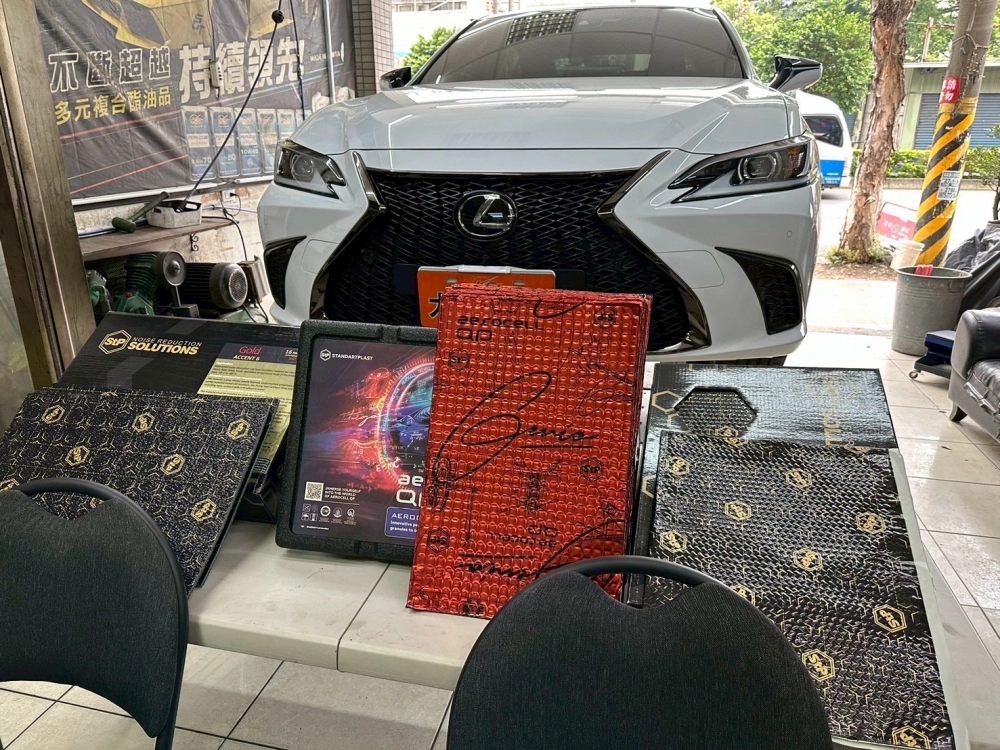 Lexus ES 300h四輪拱刺紅降噪工程 四車門黃金版降噪工程