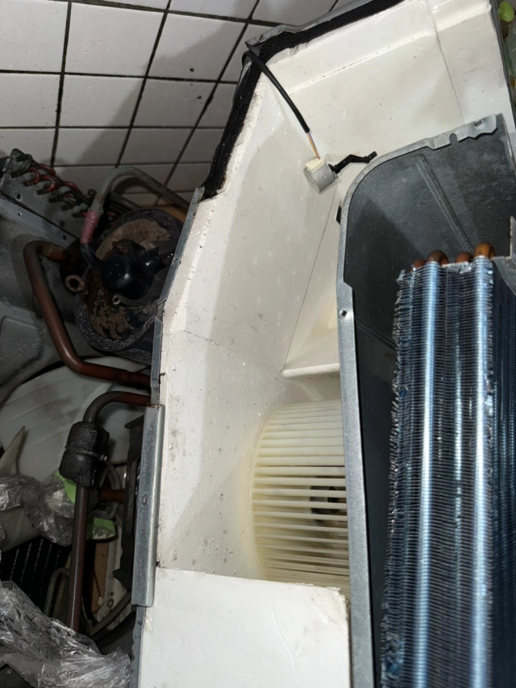 新莊黃先生-禾聯窗型冷氣清洗