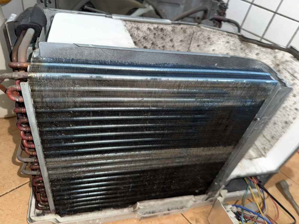 新莊黃先生-禾聯窗型冷氣清洗