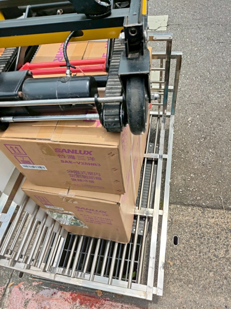 特殊冷氣安裝高空作業吊桿車蜘蛛人配備