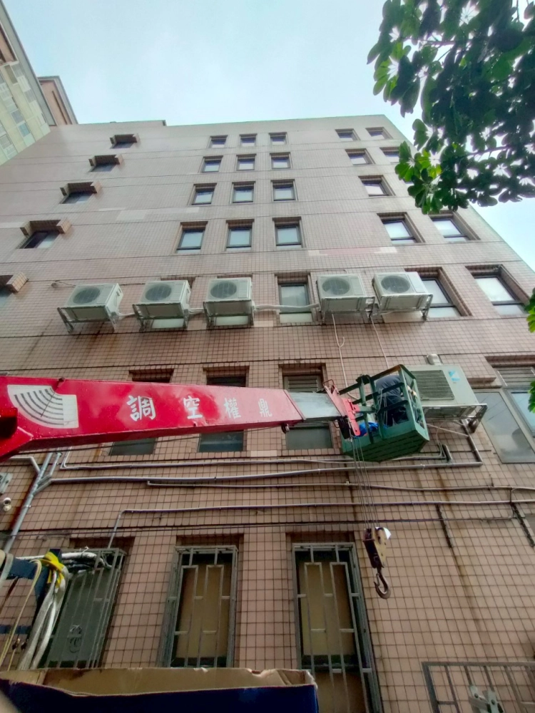 特殊冷氣安裝高空作業吊桿車蜘蛛人配備