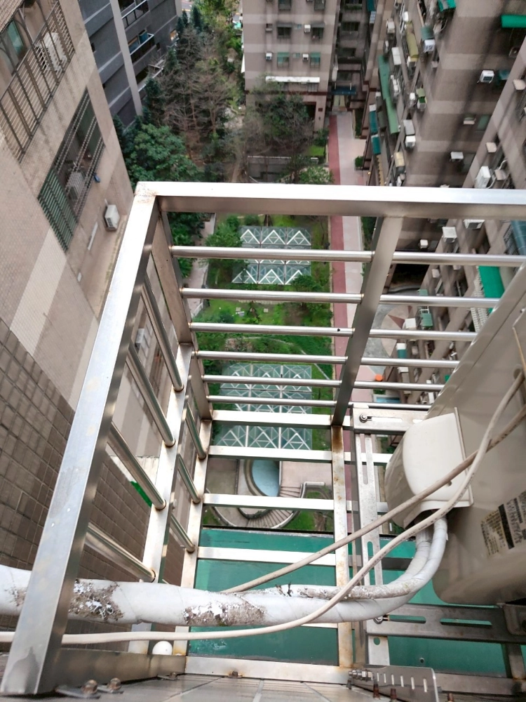 特殊冷氣安裝高空作業吊桿車蜘蛛人配備