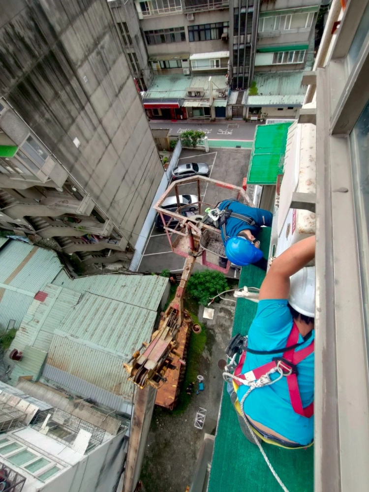 特殊冷氣安裝高空作業吊桿車蜘蛛人配備