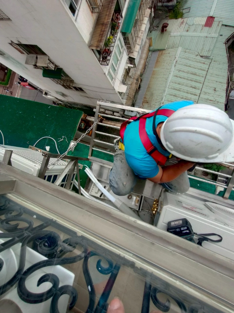 特殊冷氣安裝高空作業吊桿車蜘蛛人配備