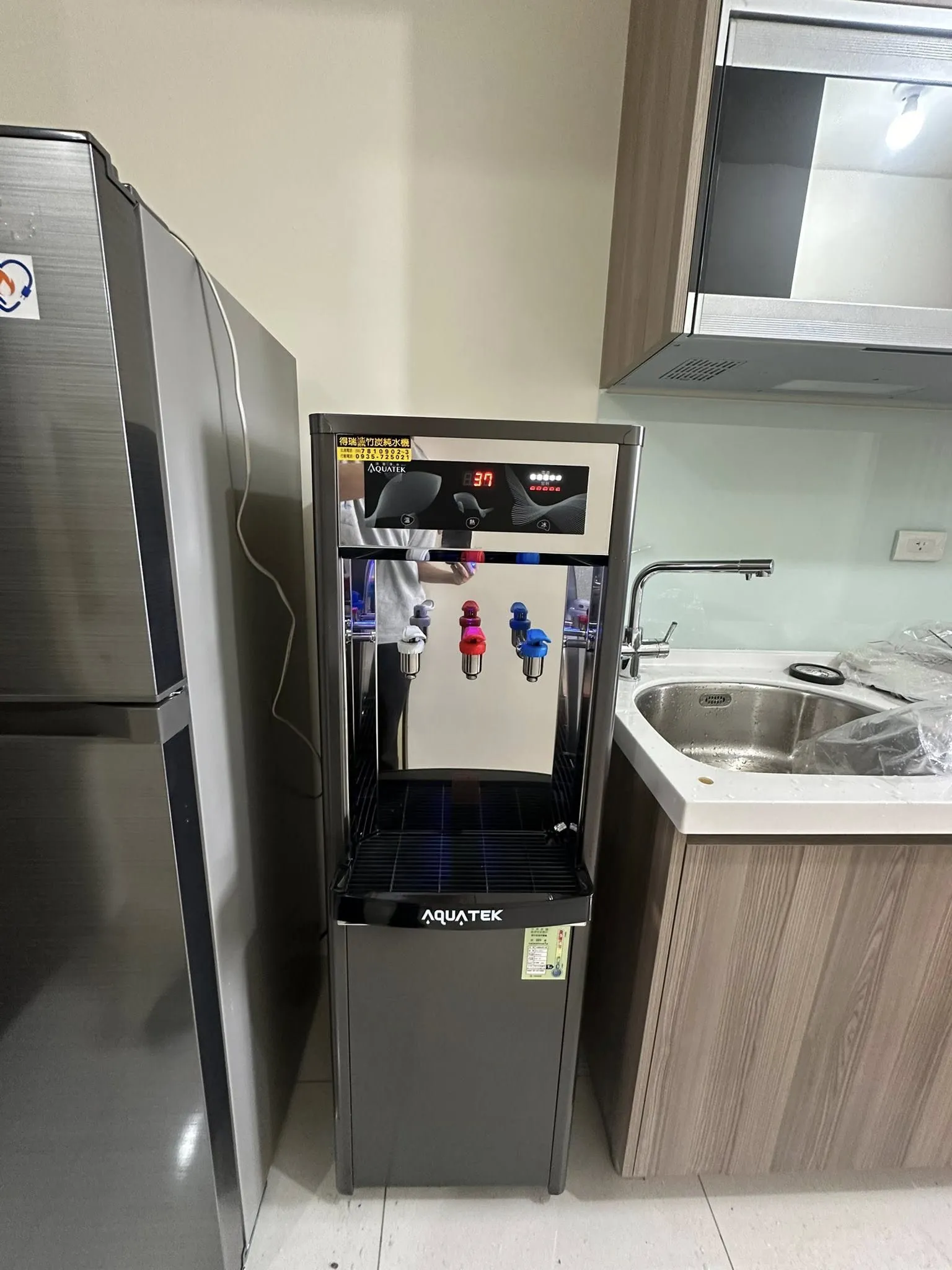 高雄市楠梓區客戶-安裝沛宸牌直立式三溫飲水機
