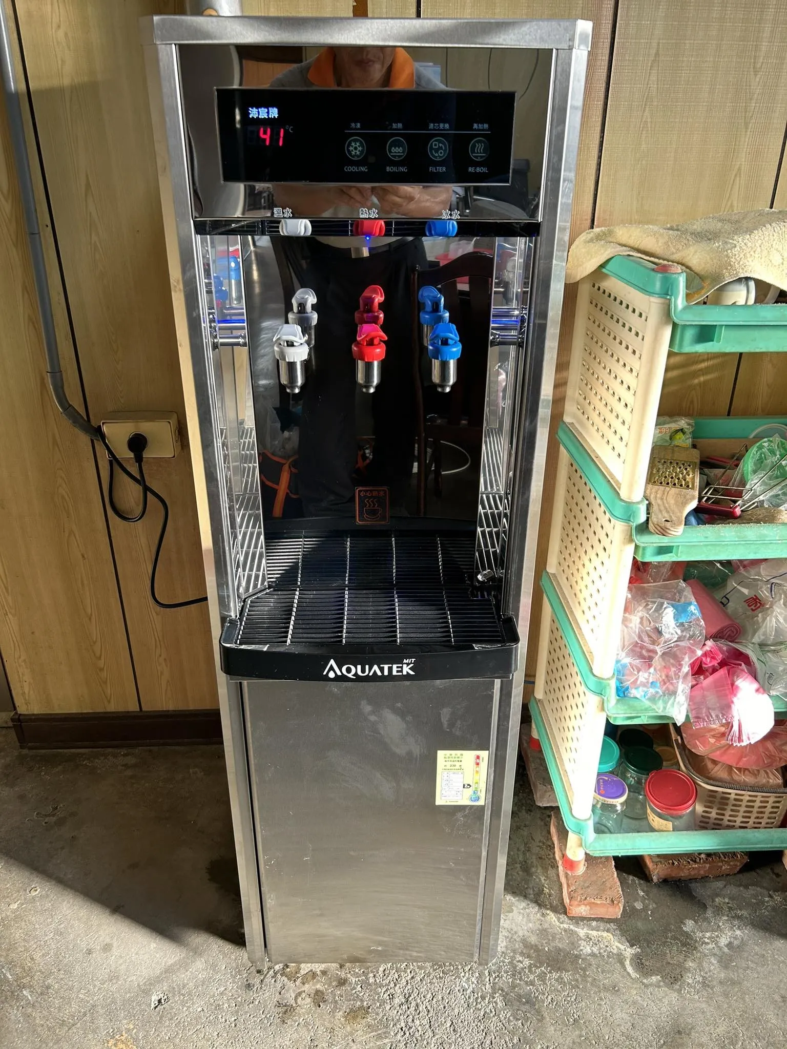 台南市玉井丁丁有限公司-安裝沛宸牌直立式三溫飲水機
