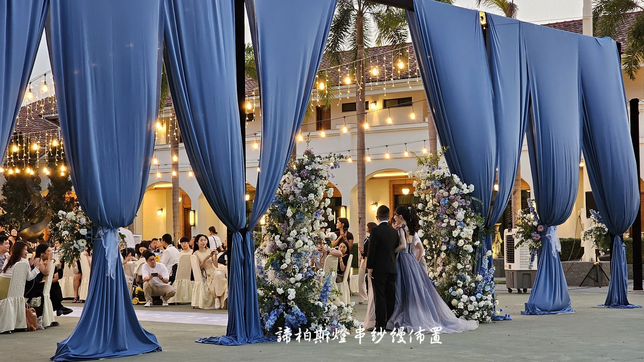 「氣勢磅礡的迎賓入口，開啟一場浪漫而高貴的婚禮盛宴。」