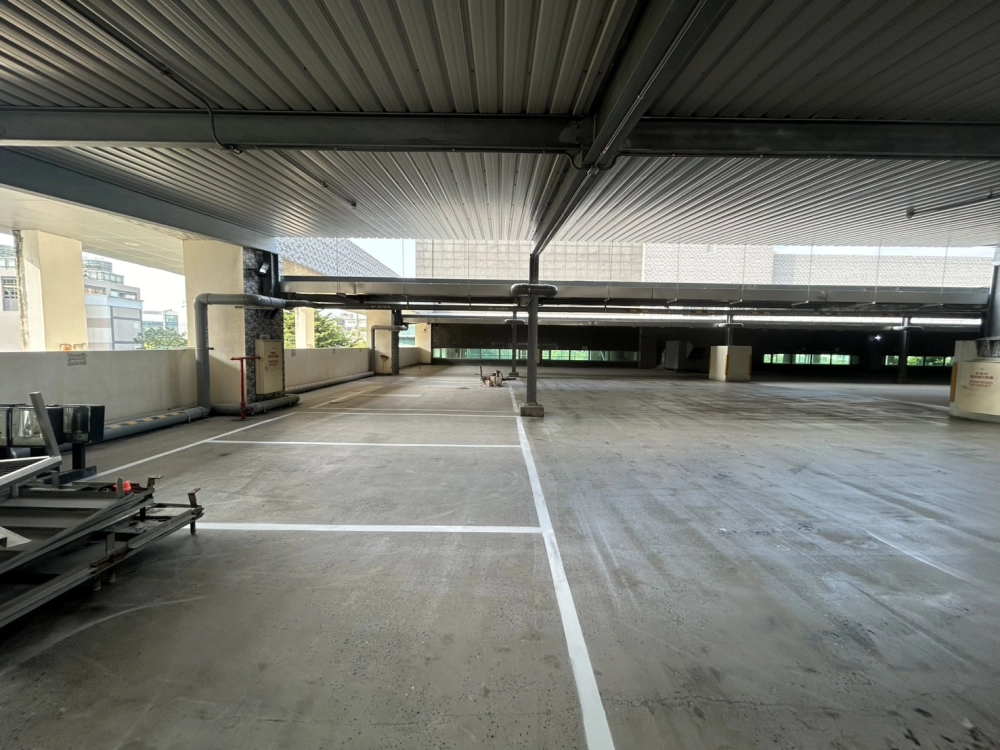 艾爾斯半導體公司停車場