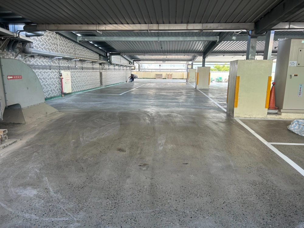 艾爾斯半導體公司停車場