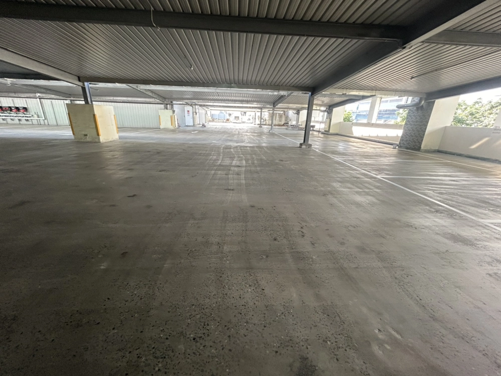 艾爾斯半導體公司停車場