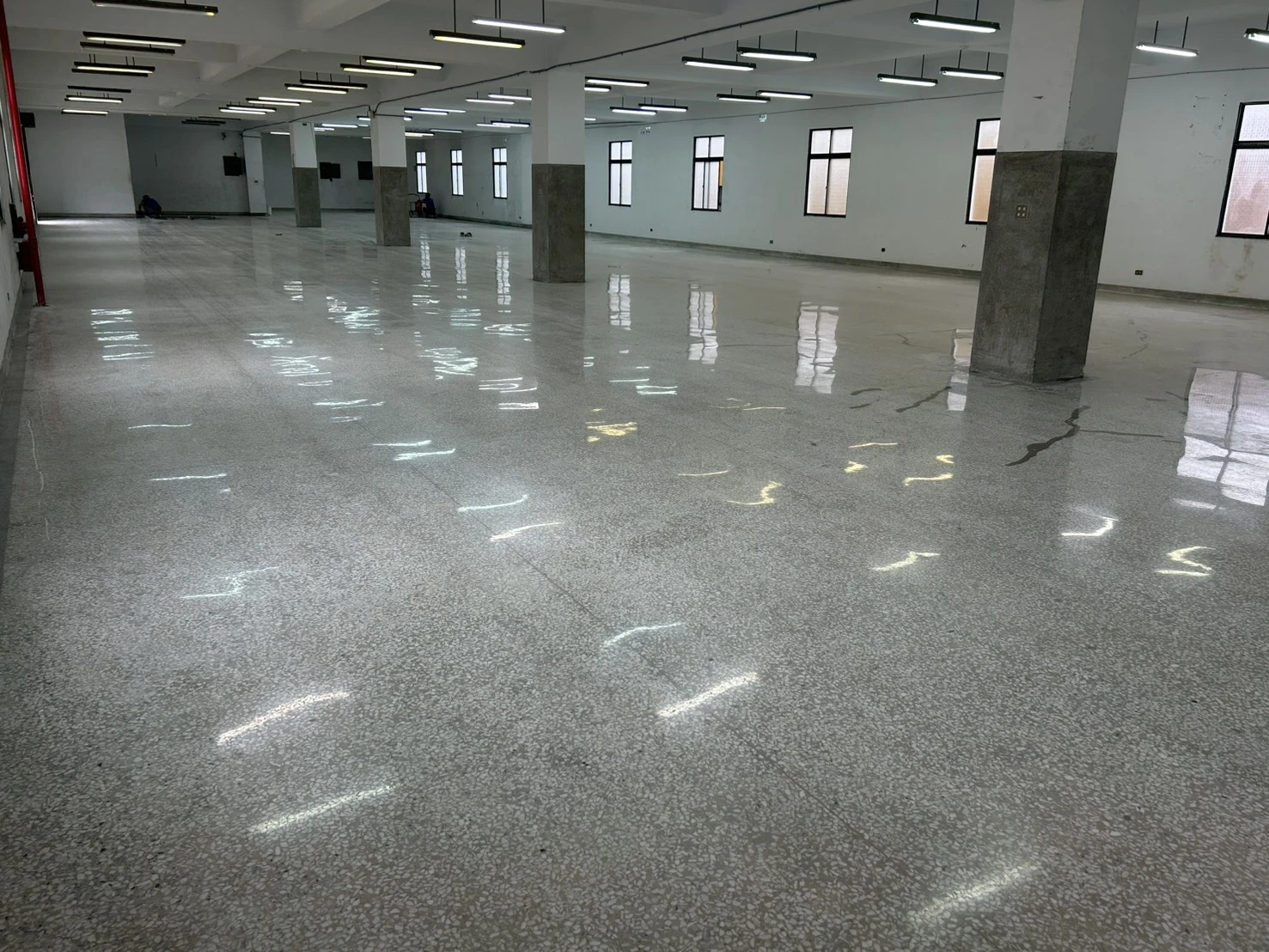 亞弘電科技股份有限公司-磨石子地坪舊翻新