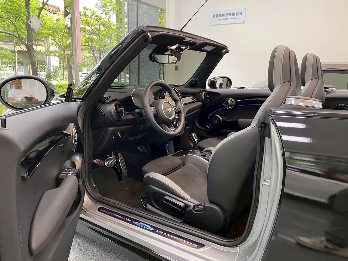 MINI Cabrio S JCW 敞篷版
