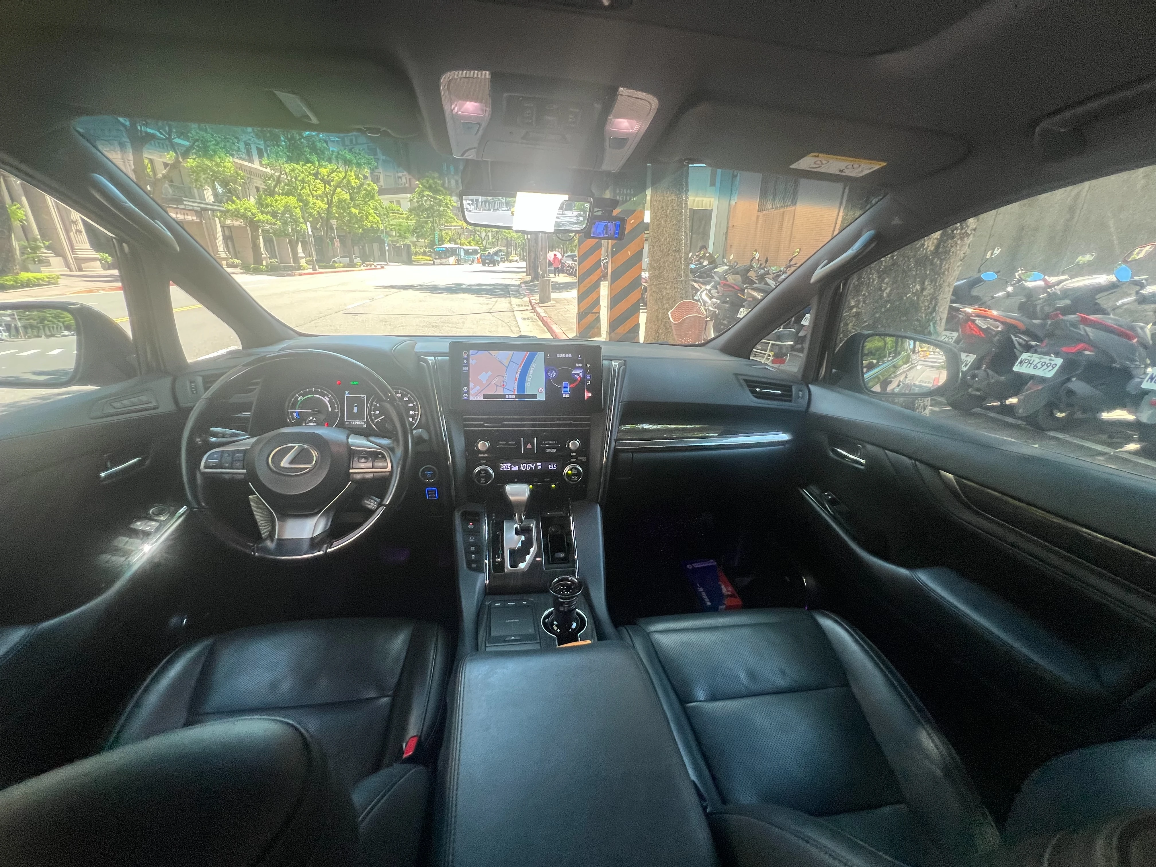 Lexus LM