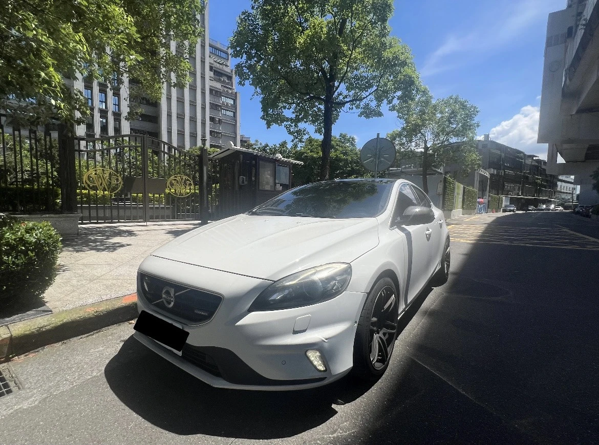 Vovlo V40