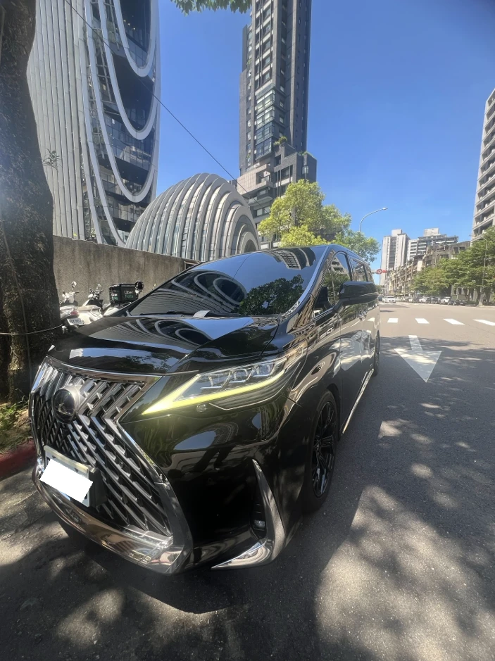 Lexus LM