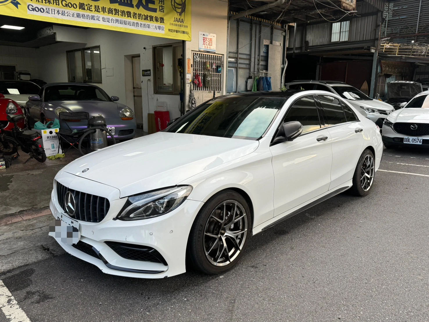 Mercedes-Benz C200