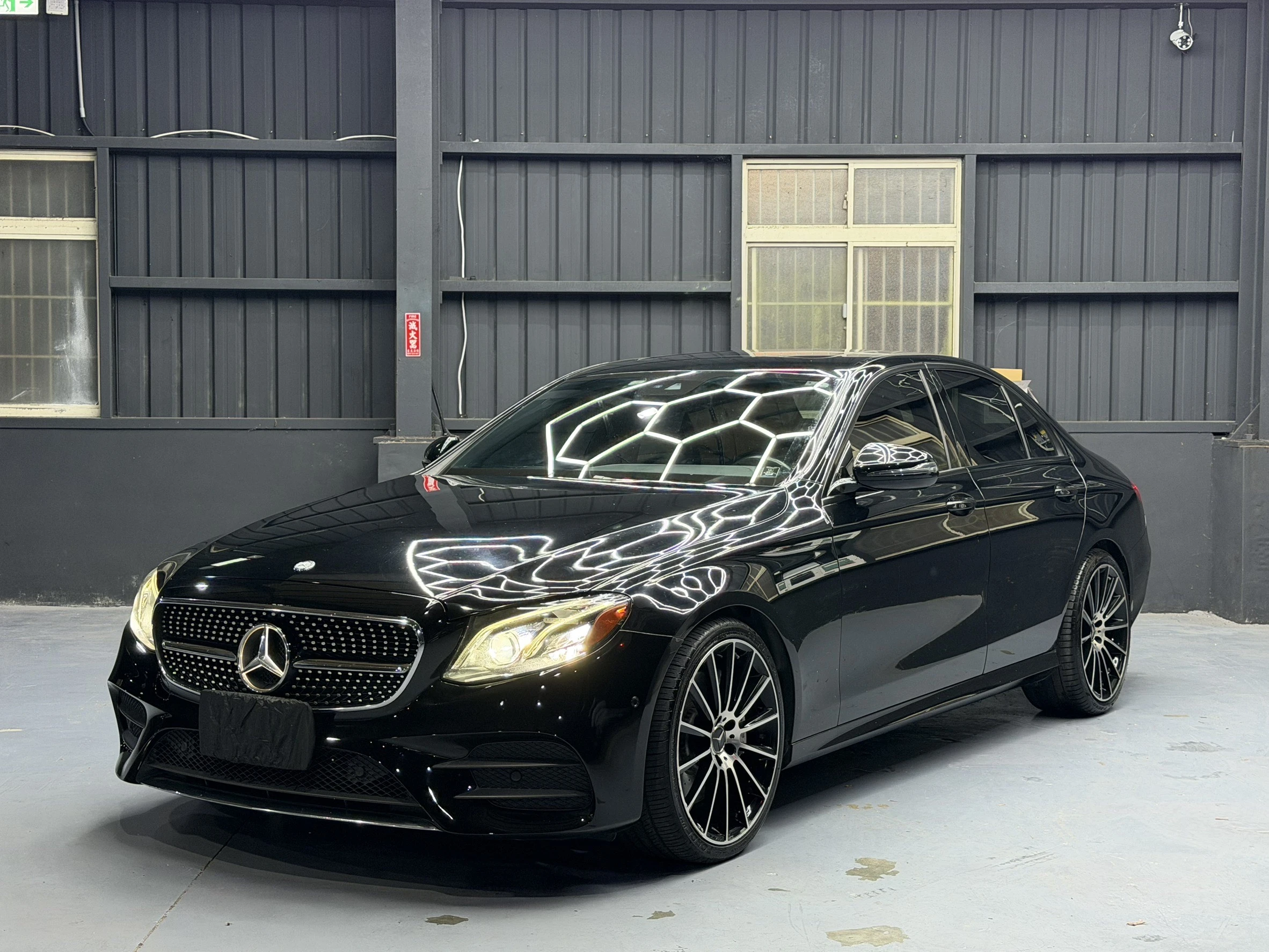 Mercedes Benz E300