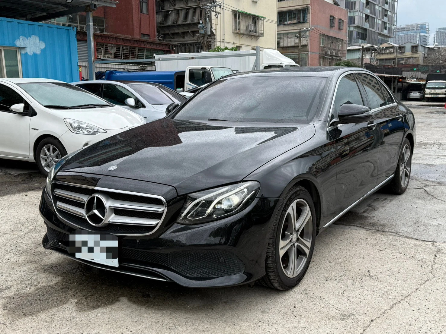 Mercedes-Benz E200 