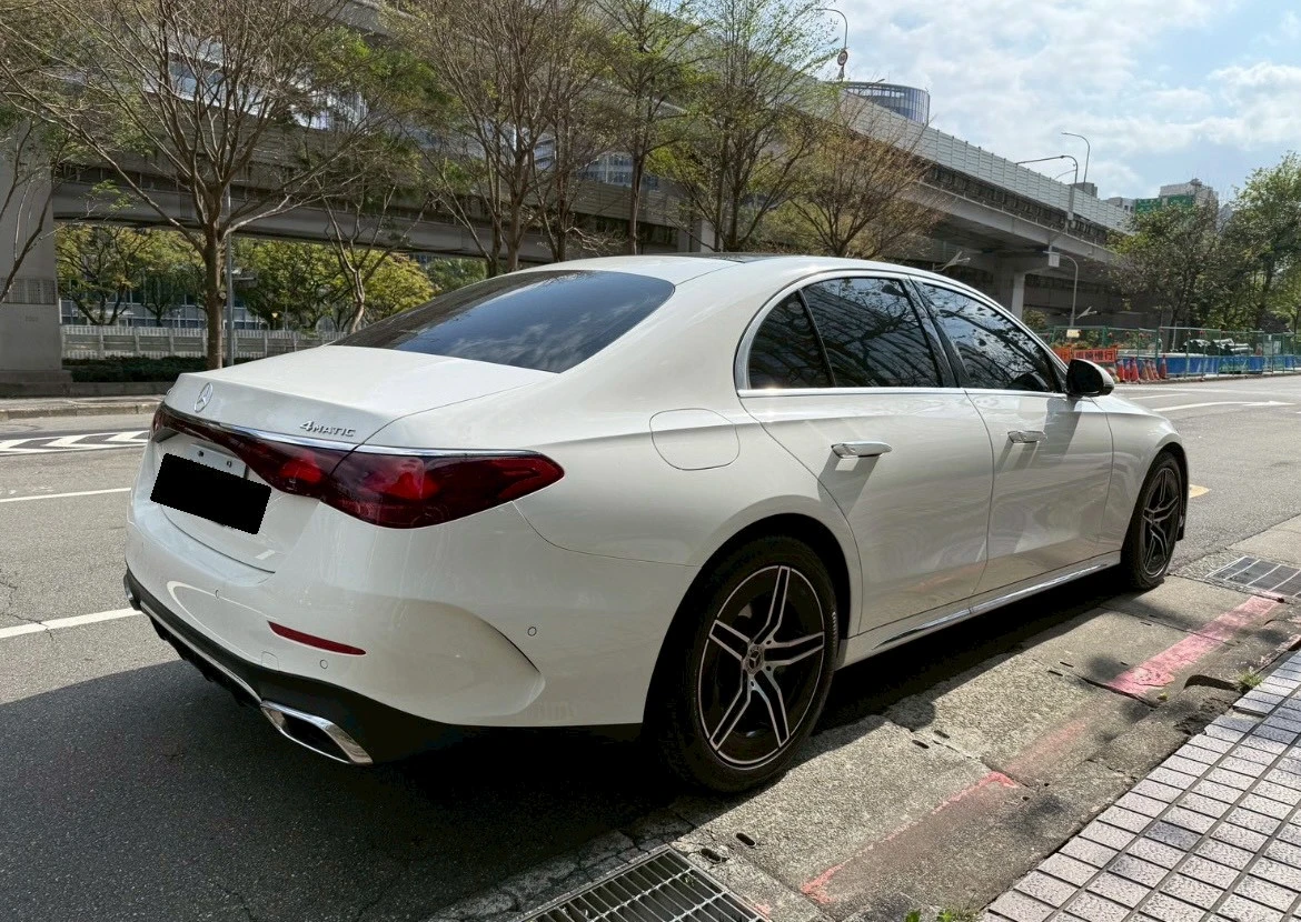 Mercedes-Benz E300 AMG 4MATIC  