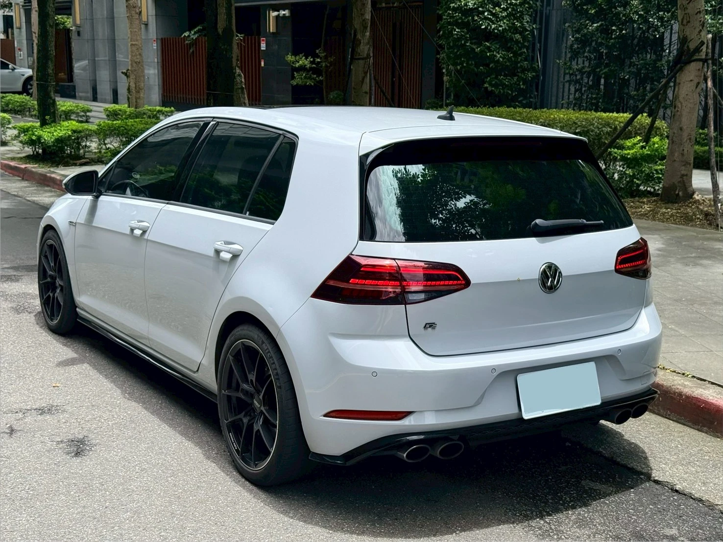 Volkswagen Golf R 