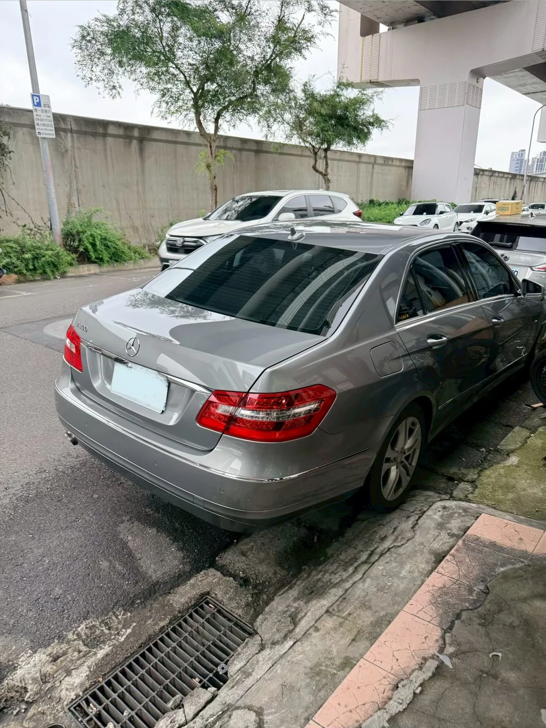 Mercedes-Benz E200 CGI 