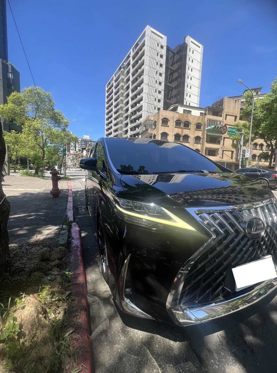 Lexus LM