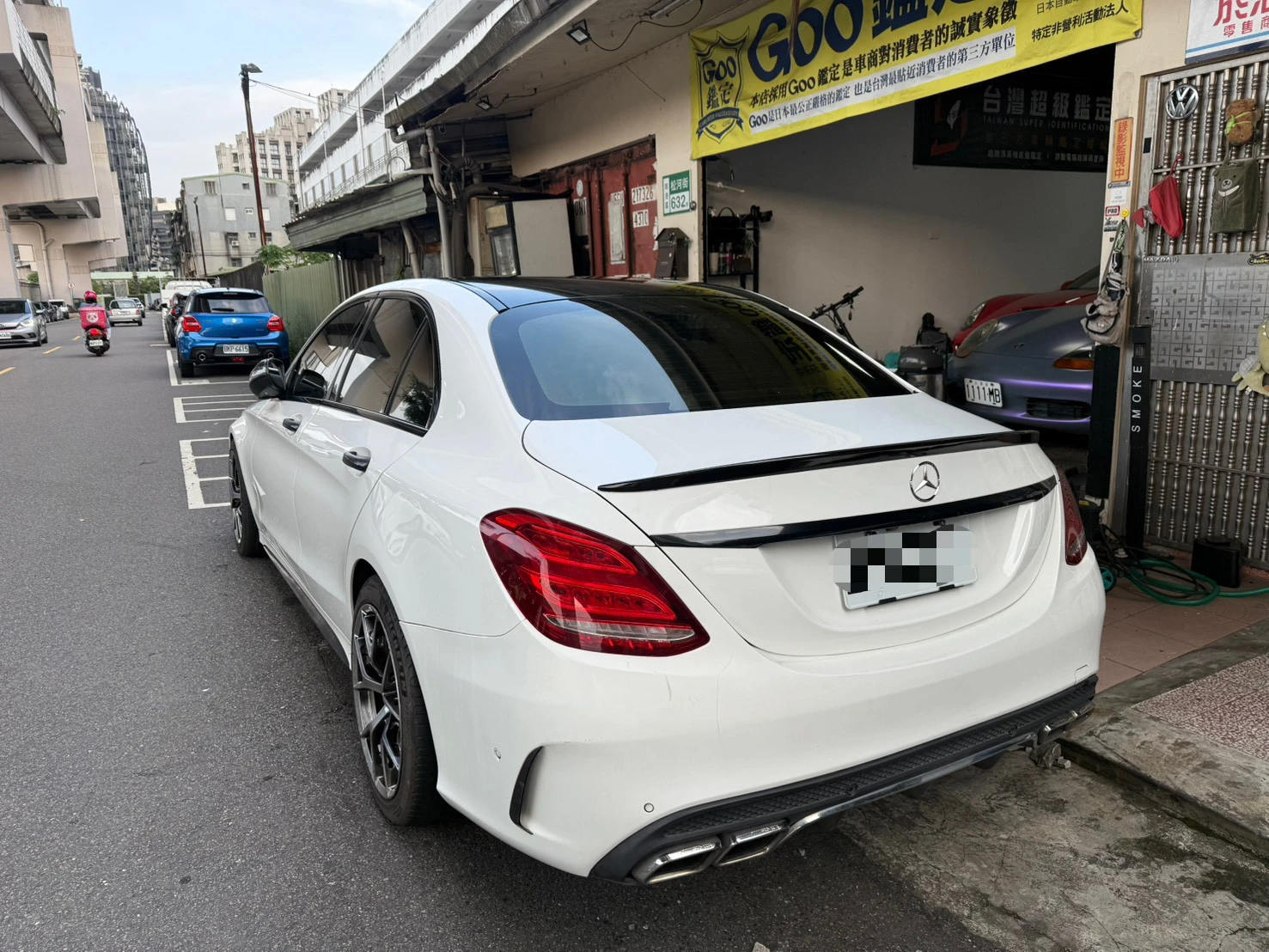 Mercedes-Benz C200