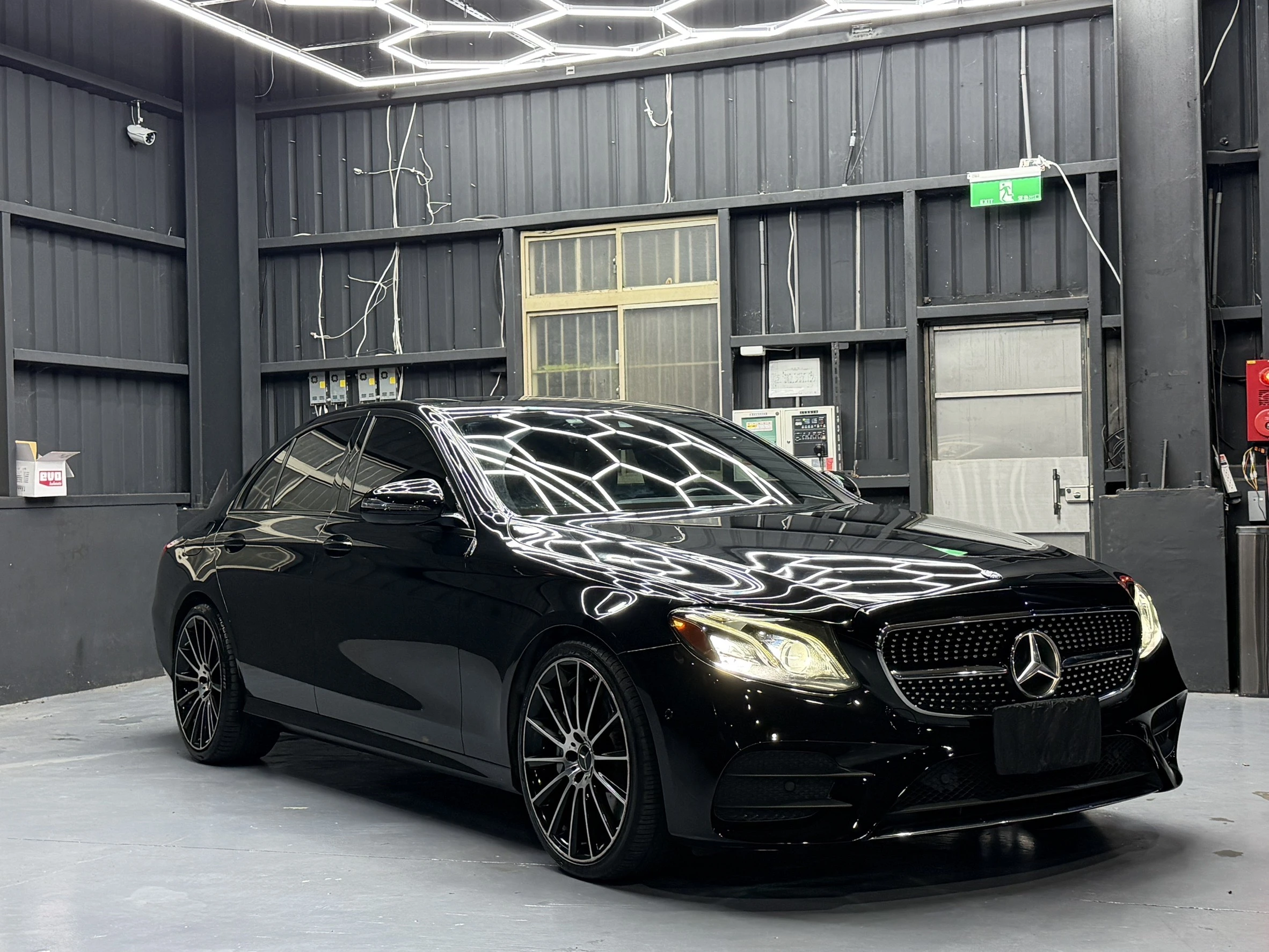 Mercedes Benz E300