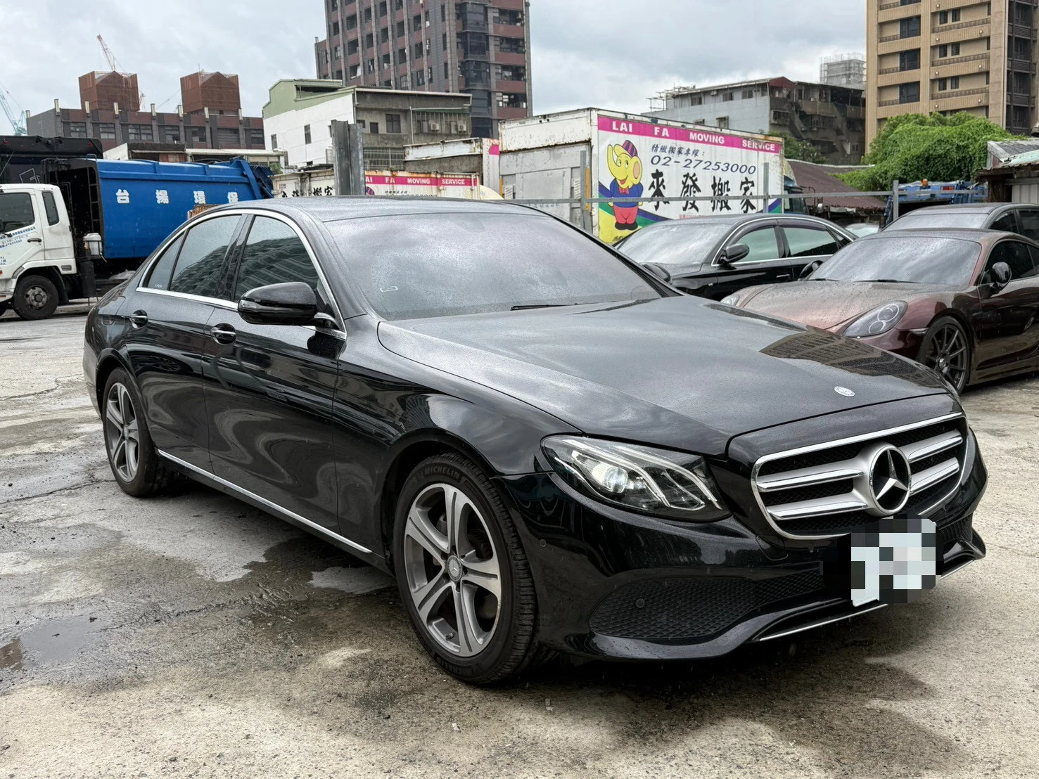 Mercedes-Benz E200 