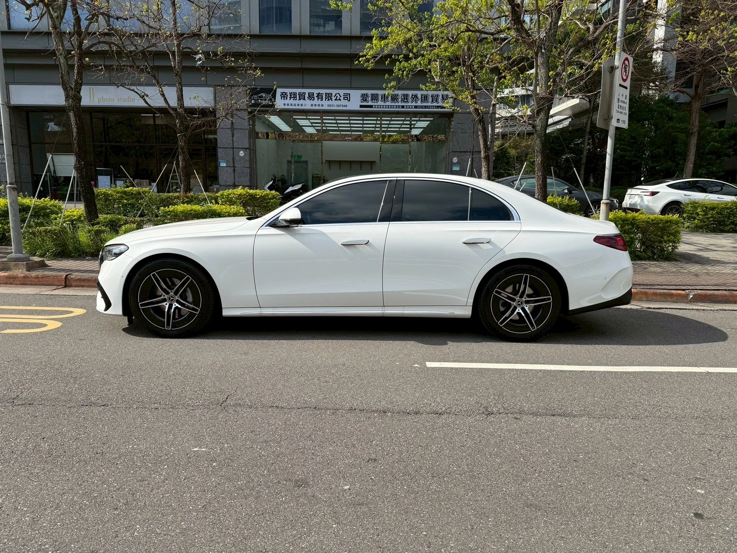 Mercedes-Benz E300 AMG 4MATIC  
