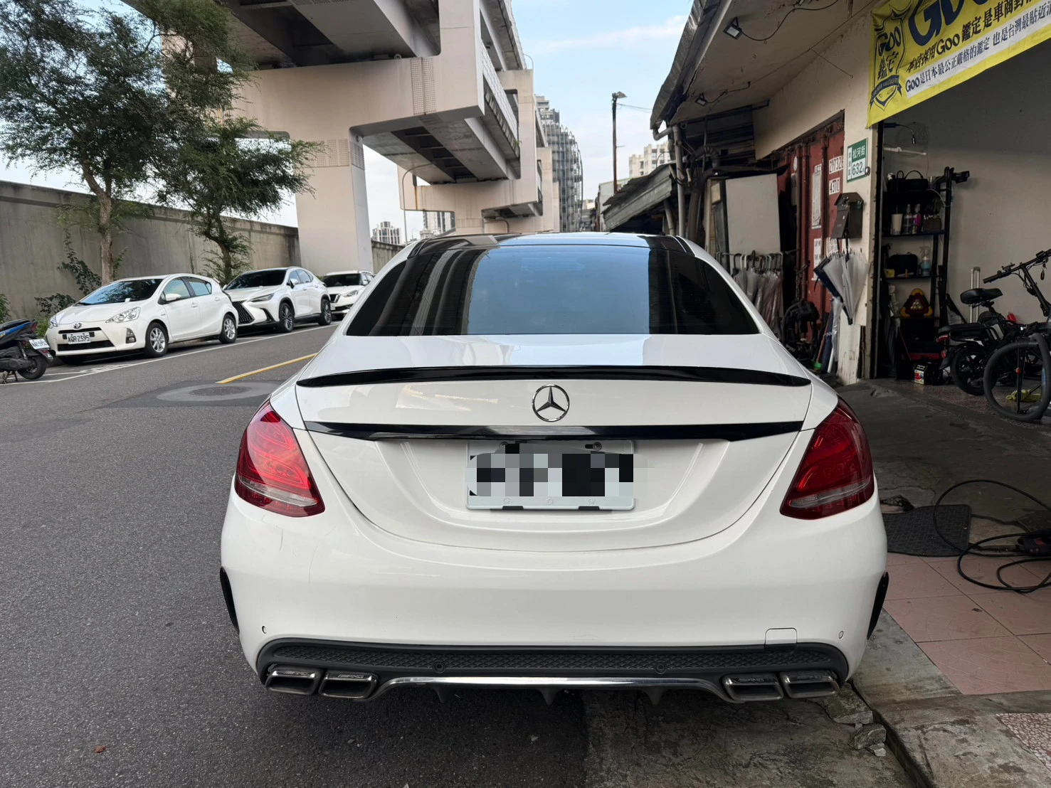 Mercedes-Benz C200