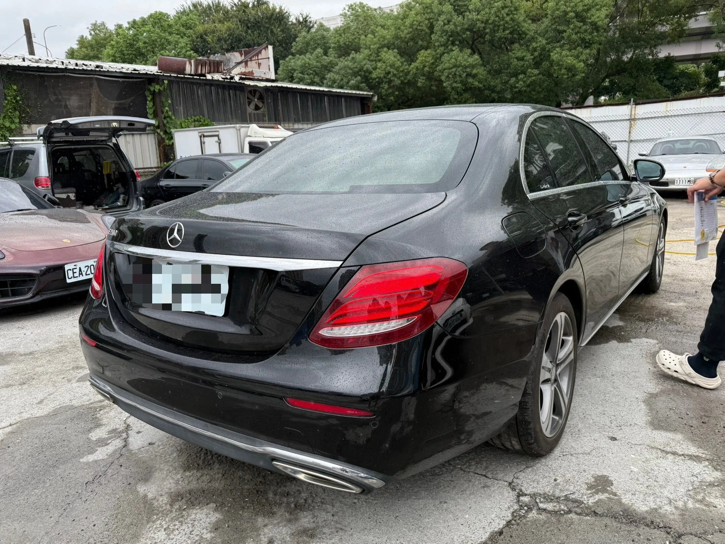 Mercedes-Benz E200 