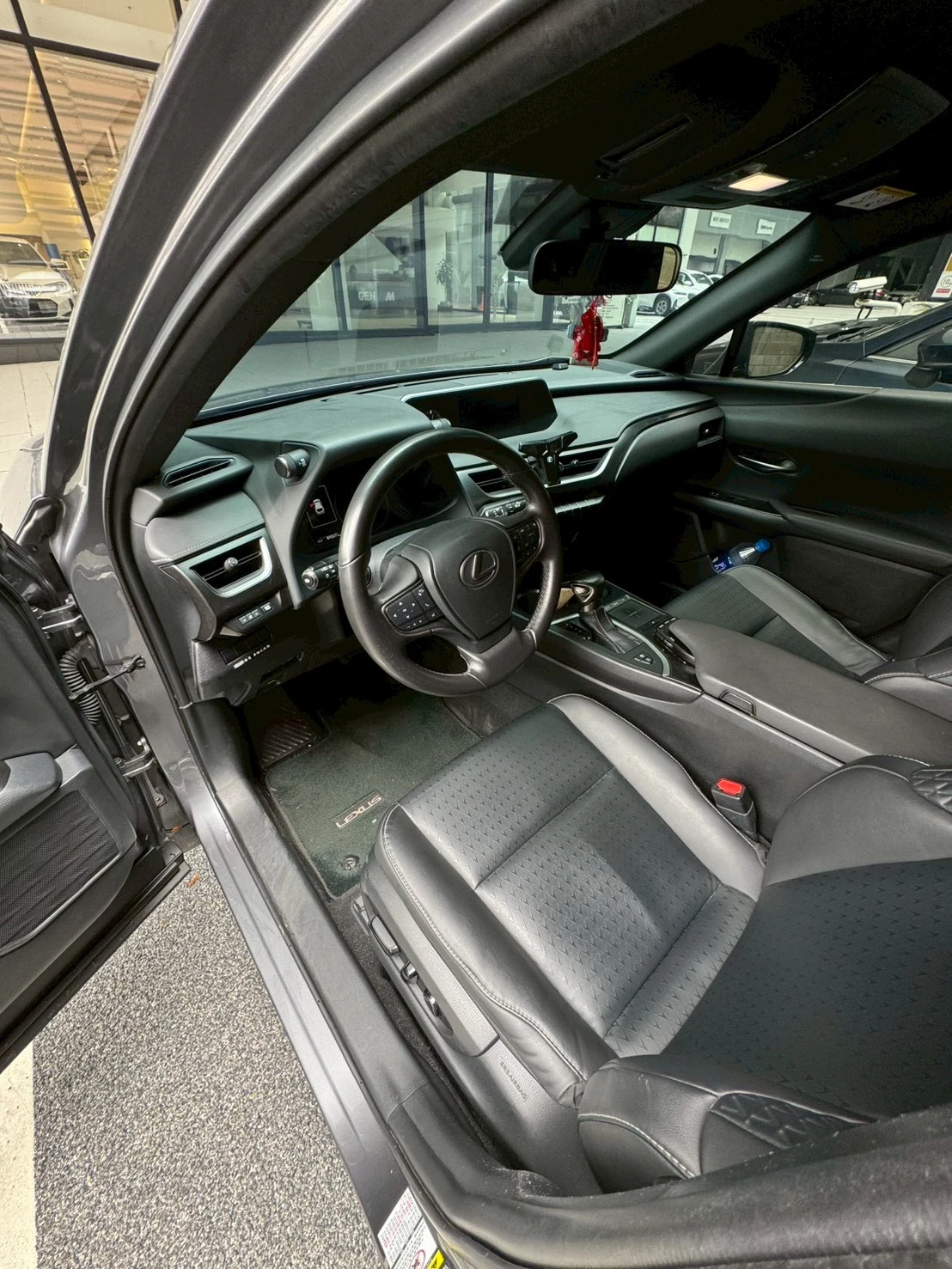 Lexus UX250H 