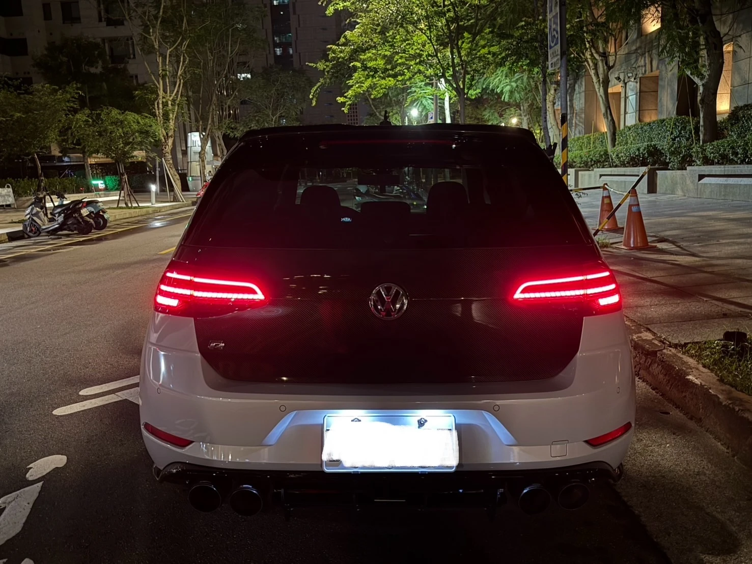 Volkswagen Golf R 