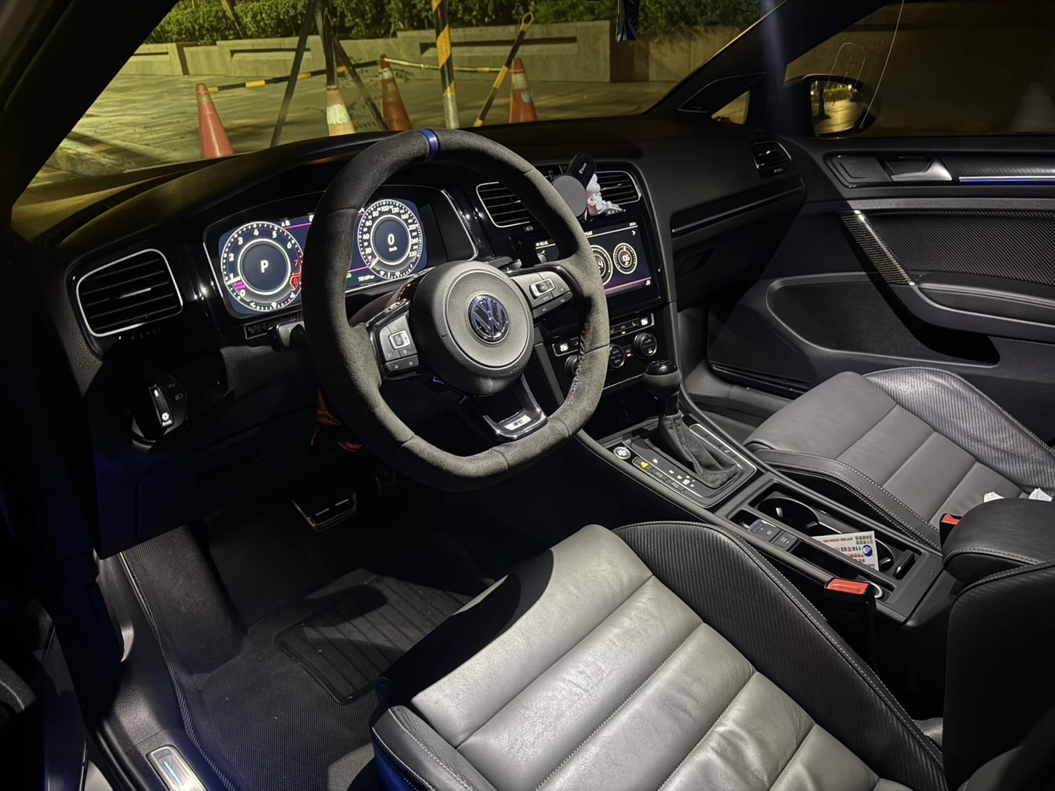 Volkswagen Golf R 