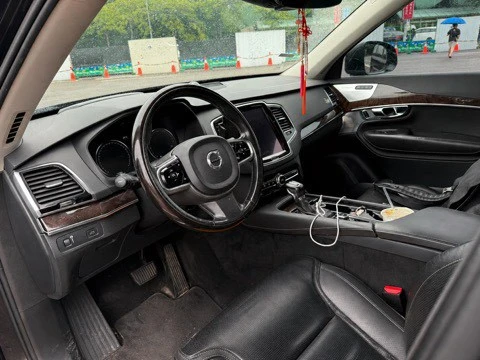 Volvo XC90 D5