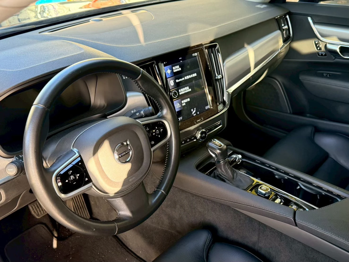 Volvo S90 T4