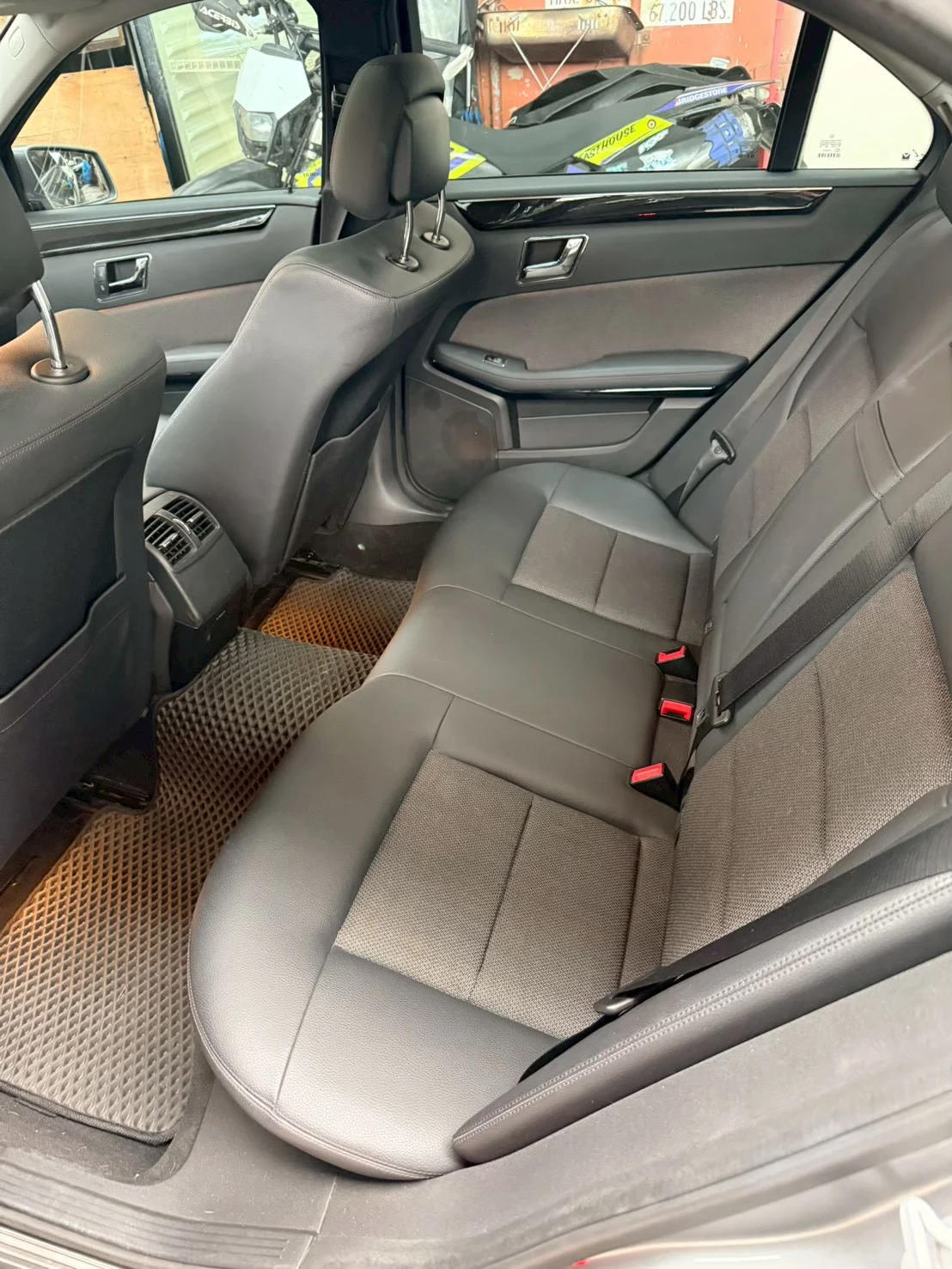 Mercedes-Benz E200 CGI 