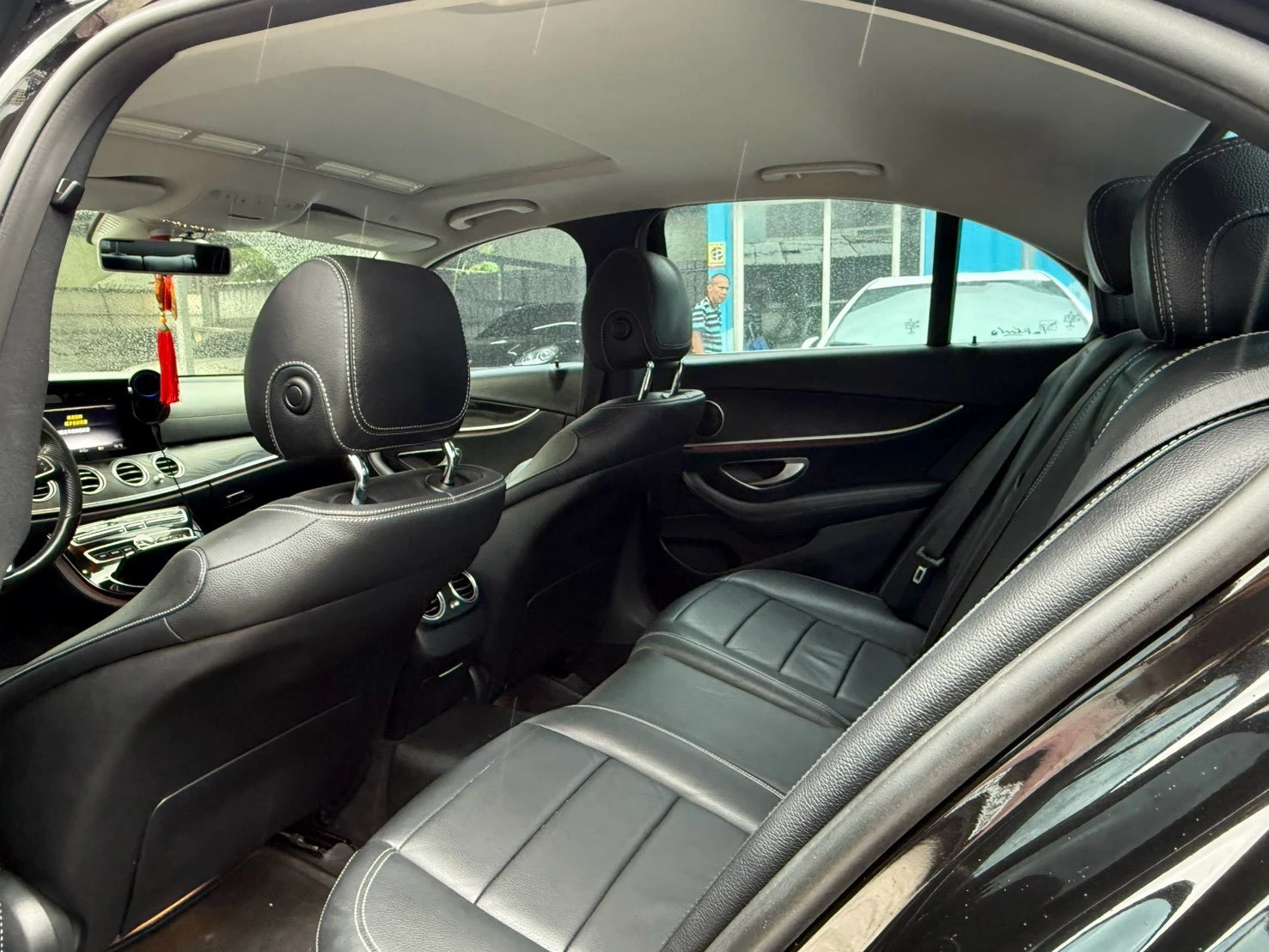 Mercedes-Benz E200 