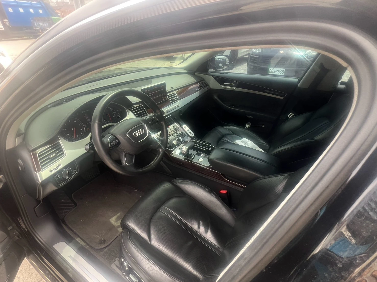 Audi A8L