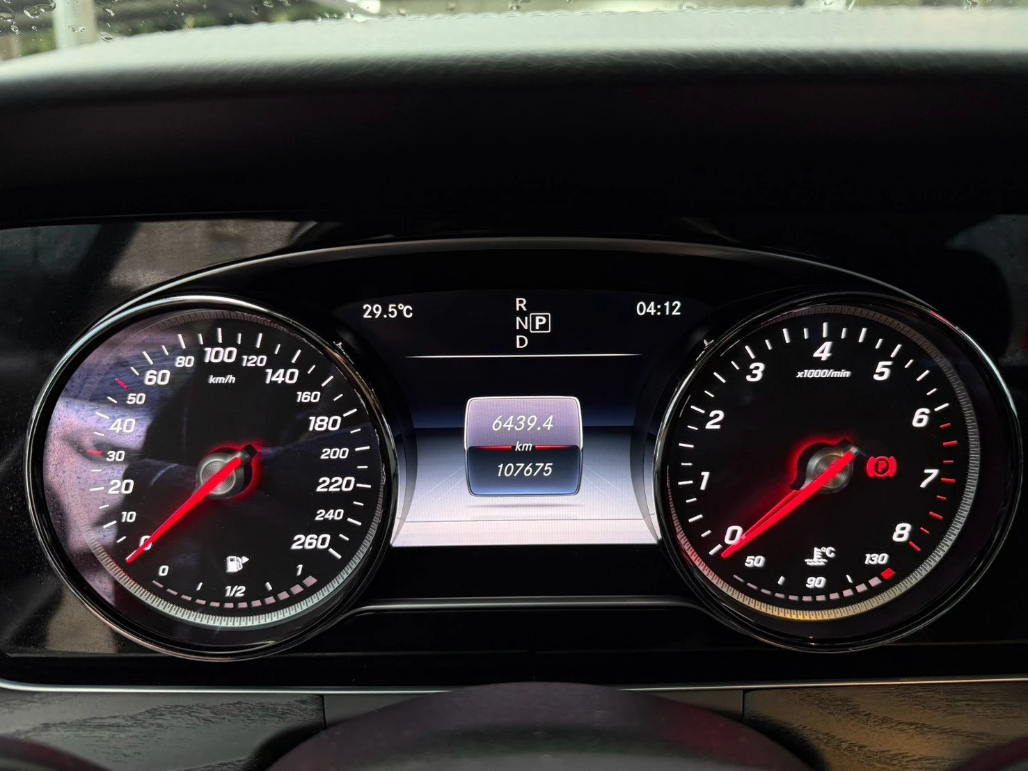 Mercedes-Benz E200 