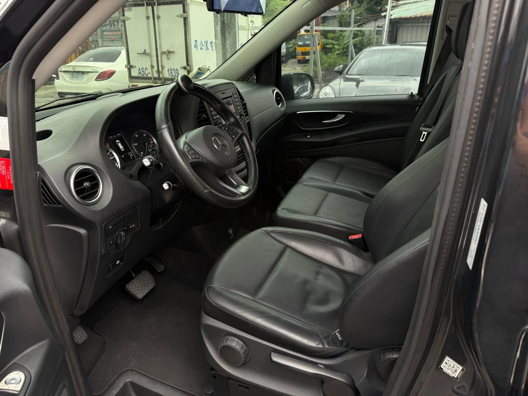 Mercedes-Benz Vito Tourer 9人座 