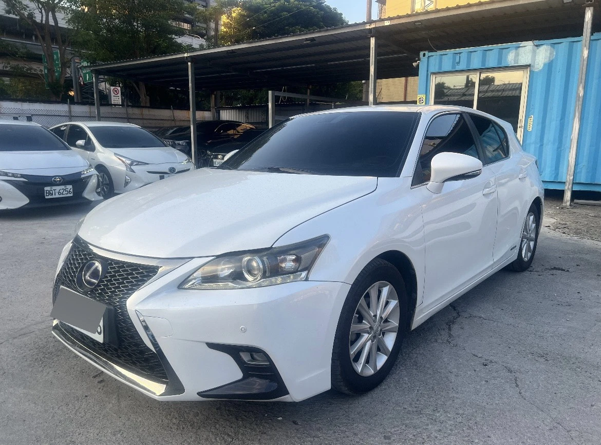 Lexus CT200h