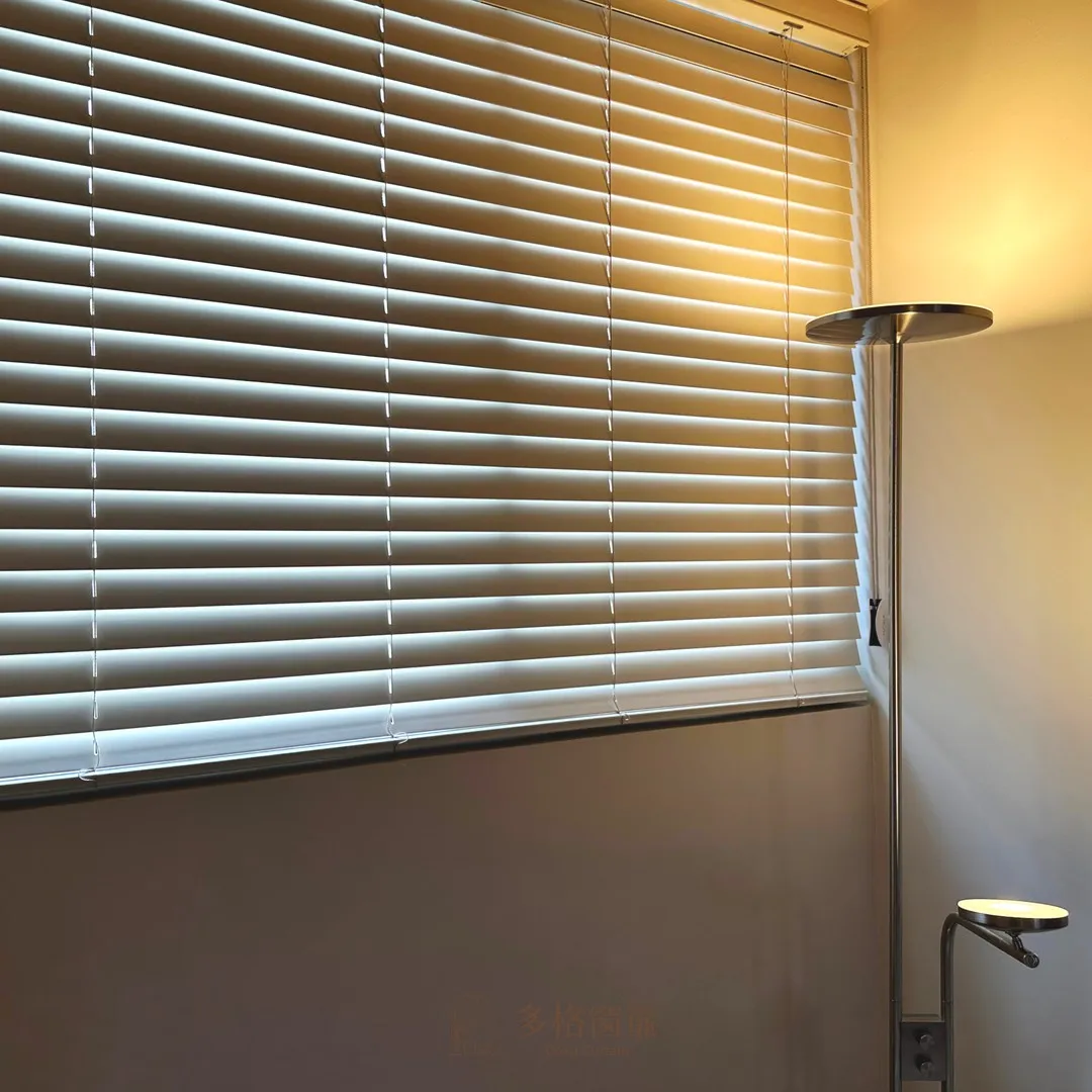 【客廳選木百葉，是一種生活品味】