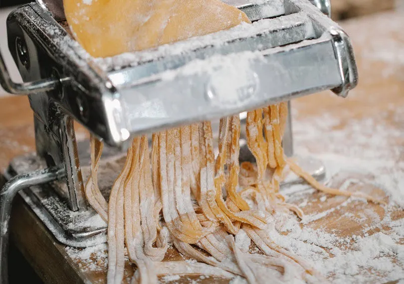 台中大雅餐飲設備製造商，製麵壓麵機的清潔保養
