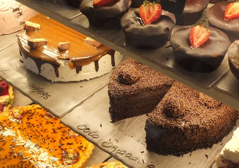 餐飲設備工廠推薦，蛋糕櫃展示櫃選擇尺寸原則介紹