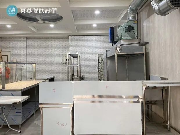燒烤店抽油煙機 冷藏展示台設計 台中燒烤店油煙廚房設備
