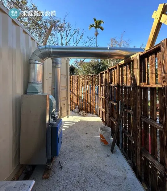 南投串燒店落地型煙罩 岸山炭火串燒貨櫃屋廚房餐飲設備案例
