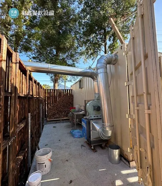 南投串燒店落地型煙罩 岸山炭火串燒貨櫃屋廚房餐飲設備案例